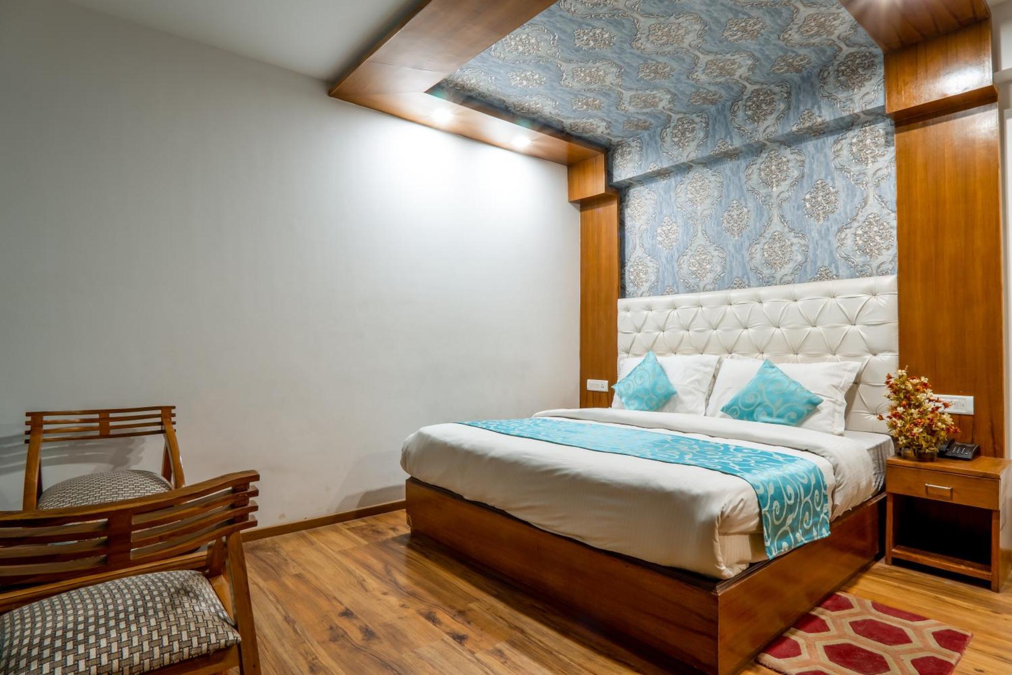 Pristine Inn Manali Exterior foto